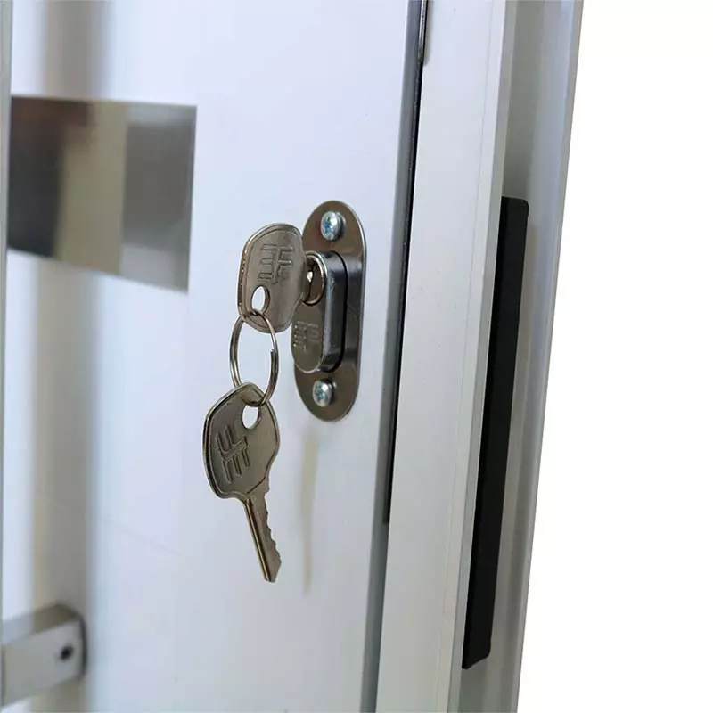 Porta Pivotante de Alumínio Branco Com Friso e Puxador CMC Esquadrias - 3